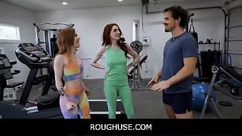 Reproduzir Roughuse - freeuse teen é um objeto sexual a qualquer momento para personal trainer - madi collins, aria carson, robby echo