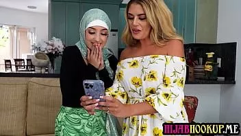 play Hijabhookup.me - সৎ মা এবং তার গৃহশিক্ষকের সাথে আরব কিশোর সৎ কন্যা ভায়োলেট রত্ন
