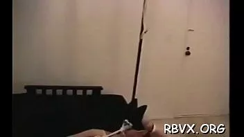 Odtwórz Spicy babe pozuje do kamery i drażni się