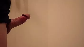 Reproduzir Cara raspado tem gozada gotejante no chuveiro