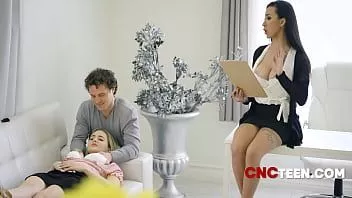 Reproduzir Cncteen | terapeuta mistura sexo em sessões para atrair clientes - Robby Echo, Blake Blossom, Lily Lane