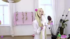 播放 金发女郎角色扮演女神在肮脏的恋足色情中被蹂躏她的屁眼