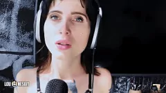 تشغيل لعب الأدوار الألمانية ASMR Femdom مع Lou Nesbit و Lia Louise