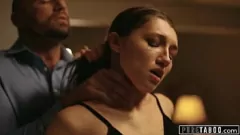 تشغيل مايا وولف امرأة سمراء مطلقة الملاعين تقريبا بعد اللسان وdeepthroat، وينتهي مع شاعر الحمار ضيق