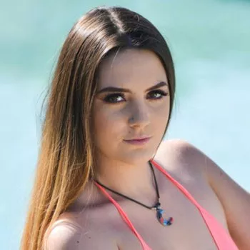 Порнозвезда Kinsley Kane