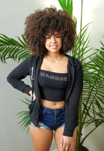 अभिनेता Christina Savoy
